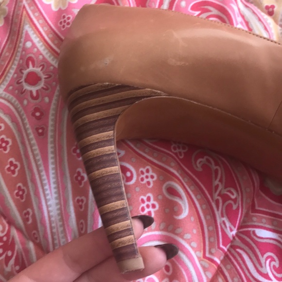 Rich Tan Via Spiga Heels - Picture 4 of 8